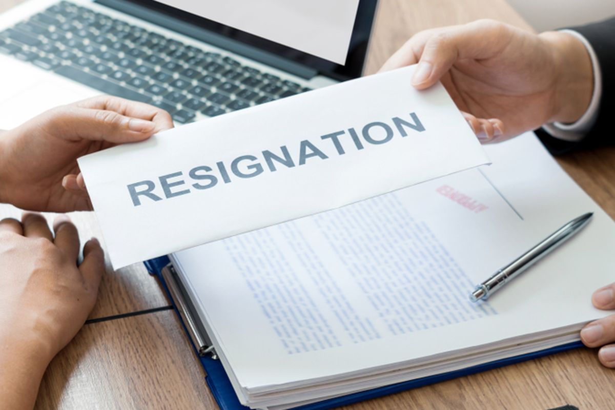 perbedaan resign dan pemberhentian sepihak